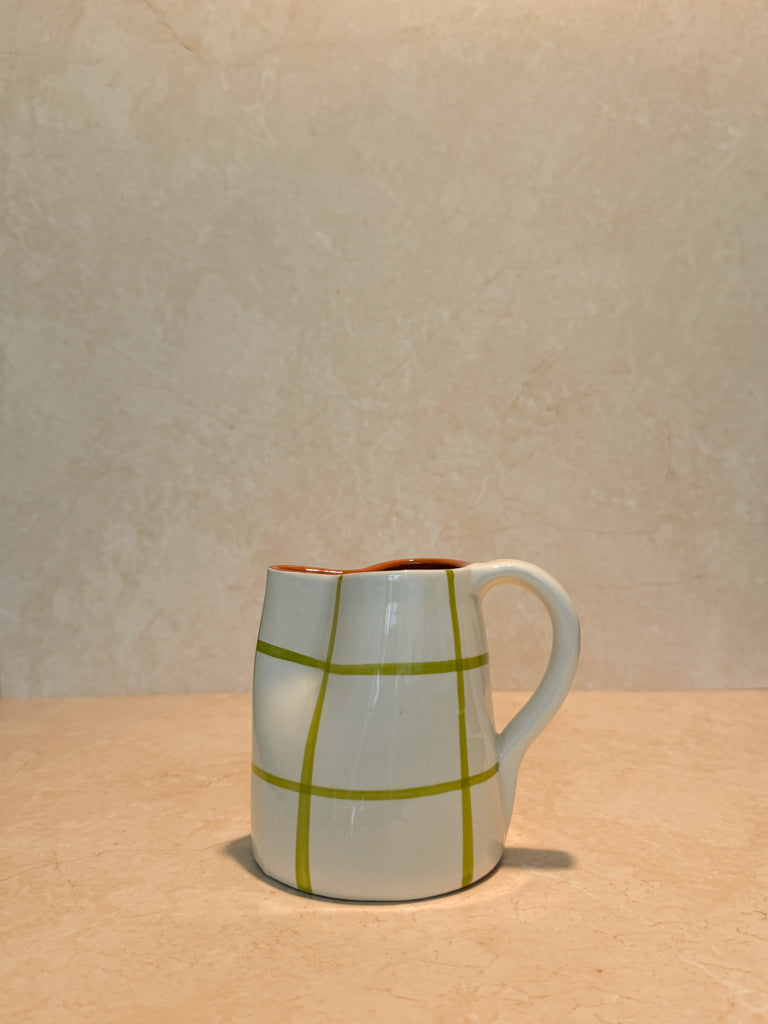 kleine Onda vaas – golvende handgemaakte vaas van Kerh, naturel tint, portugees keramiek.