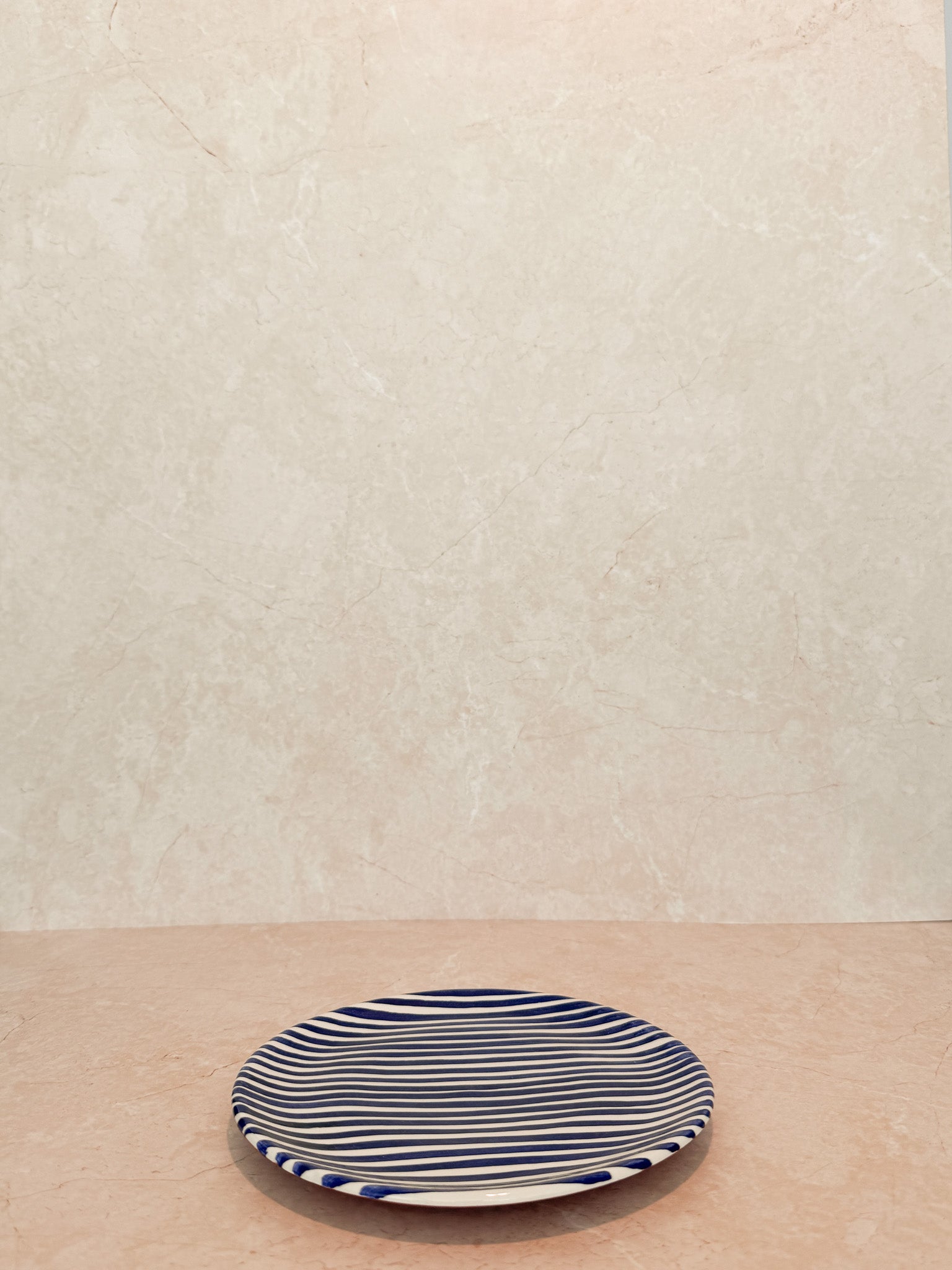 Alma bordje– handgemaakt schaaltje van Kerh, blauw wit gestreept, uit Portugal.