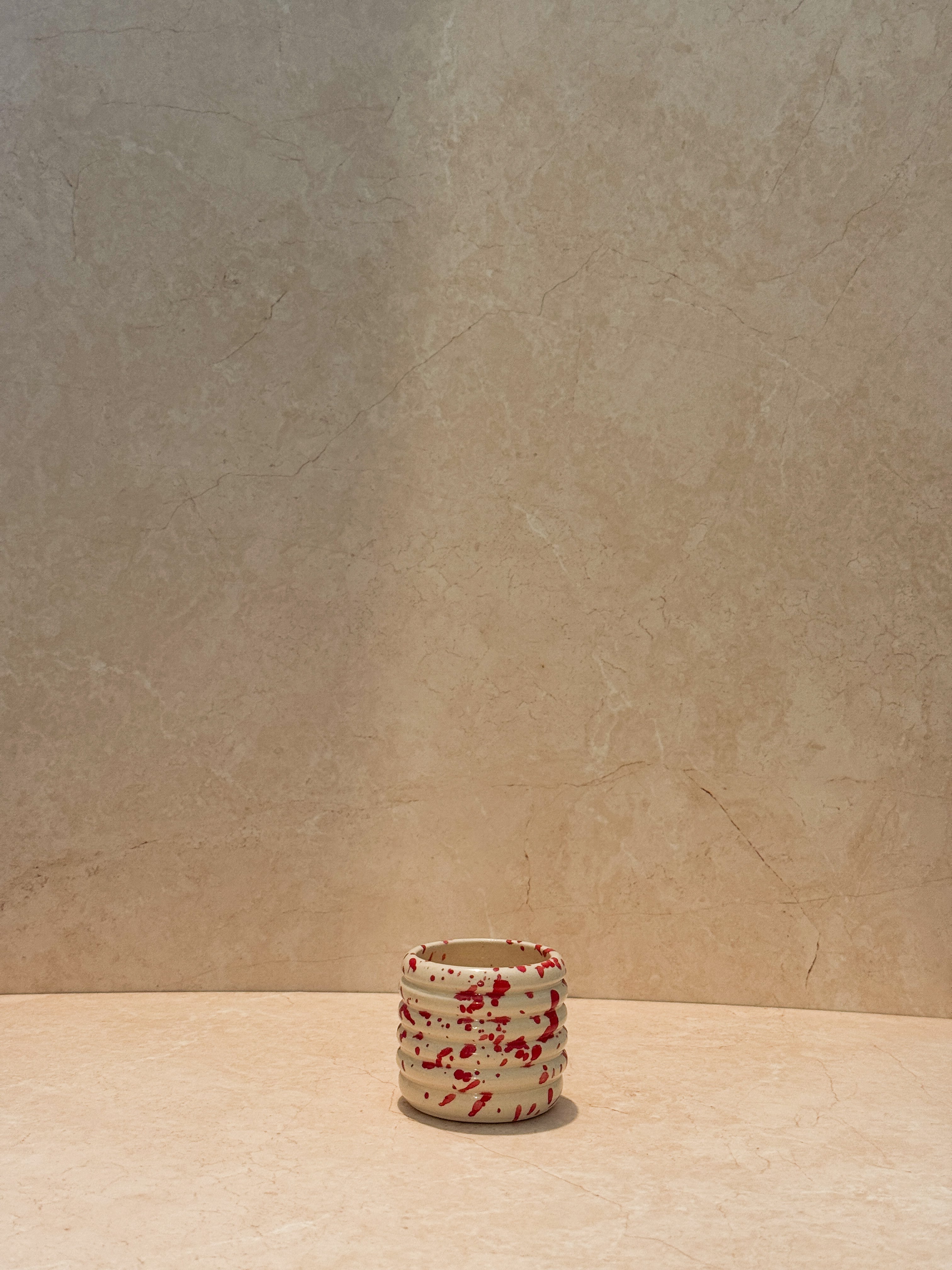 Puglia mok klein rood ribbel