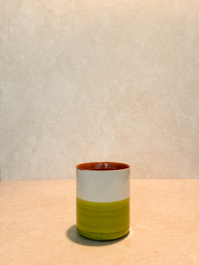 Mimo mok – handgemaakte keramieken mok van Kerh,  groen met wit, gemaakt in Portugal