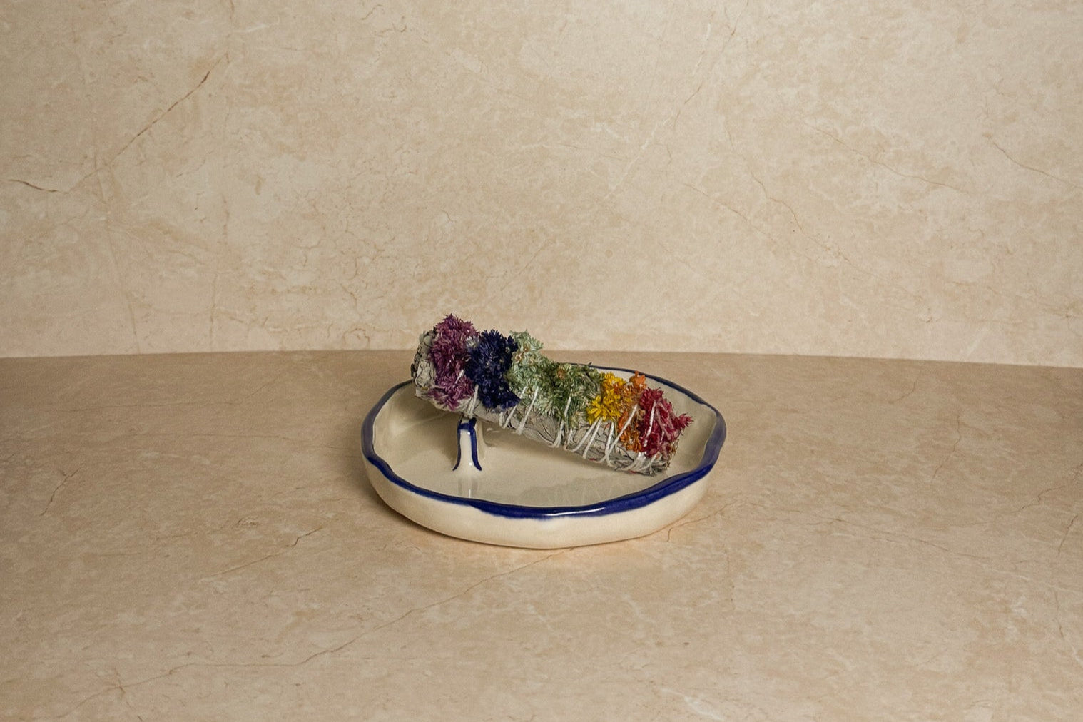 Keramische smudge houder met blauwe omlijning